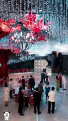 El discreto guardia de seguridad resultó ser un joven y rico amo!