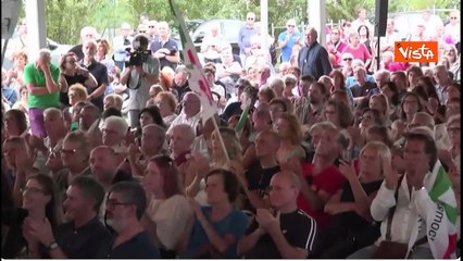 Alla festa dell'Unità di Reggio Emilia Schlein ringrazia Armida: A 93 viene ancora a pulire i funghi