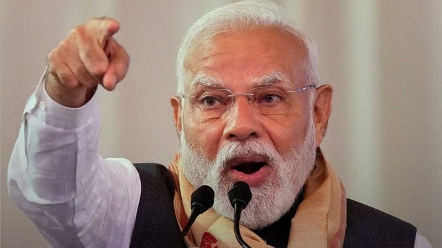 घुसपैठियों पर PM Modi का वार