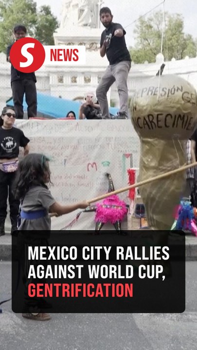 Mexicans smash World Cup pinata during anti-gentrification protest