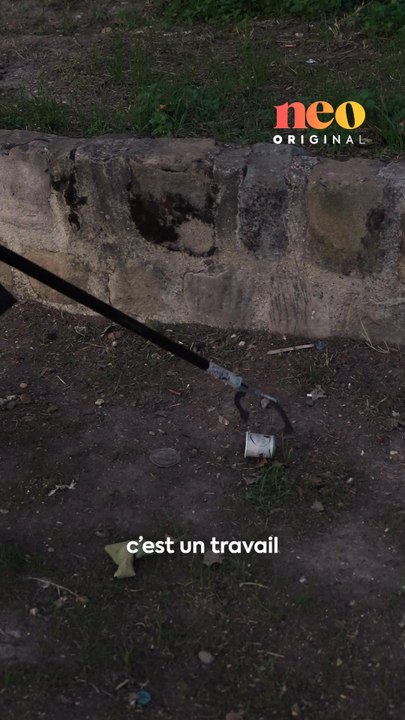 Aïcha est éboueur, un métier indispensable et rarement exercé par des femmes. Pour neo, elle raconte son quotidien dans ce travail éprouvant. ♻️💪