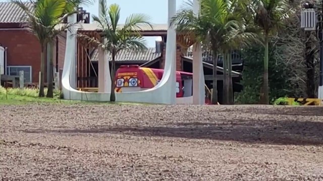 Vítima de queda de plano elevado é socorrida às margens da BR-277