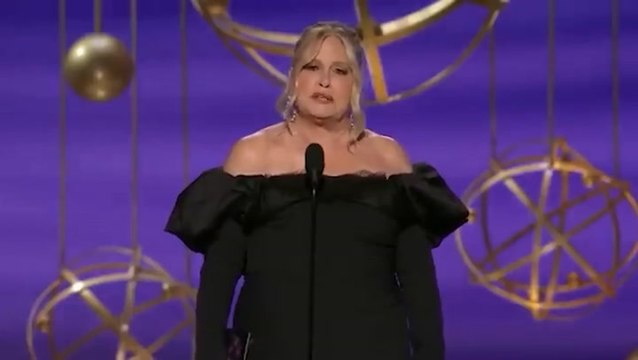 Jennifer Coolidge sends Emmys crowd wild with Ozempic joke