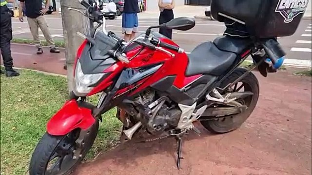 Homem e mulher ficam feridos após colisão entre Twister e CG Fan na Avenida Barão do Rio Branco