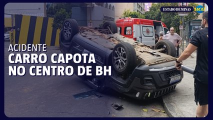 Carro capota na esquina da Rua Espírito Santo com Guajajaras