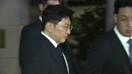 '1,900억 부당이득 혐의' 방시혁, 14시간 경찰 소환조사 / YTN