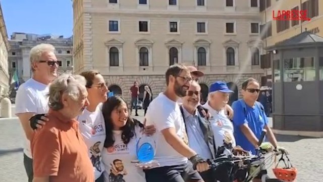 Il viaggio oltre i limiti di Angelo Catanzaro, 800 km in triciclo da Torino a Roma