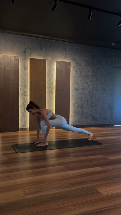 2 Minutes Stretch For Flexibility | Hot Yoga Stretch Boost Flexibility Flow 💪