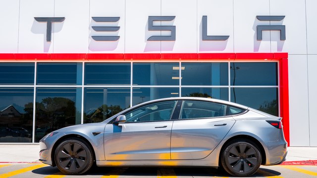 Musk Buys $1B in Tesla Stock in Rare Move