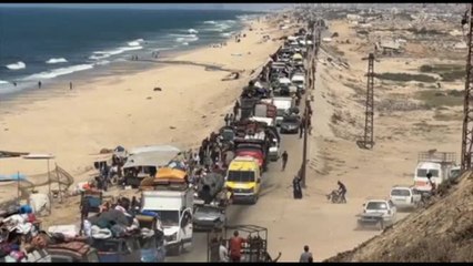 Palestinesi in fuga dall'assalto israeliano a Gaza City