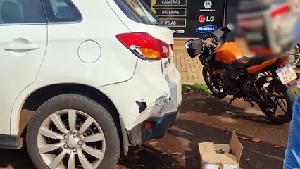 Colisão entre moto e SUV deixa homem ferido no Centro de Cascavel