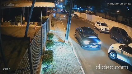 'Quadrilha pesada' assalta casal em frente a famoso restaurante de Lauro de Freitas; veja vídeo