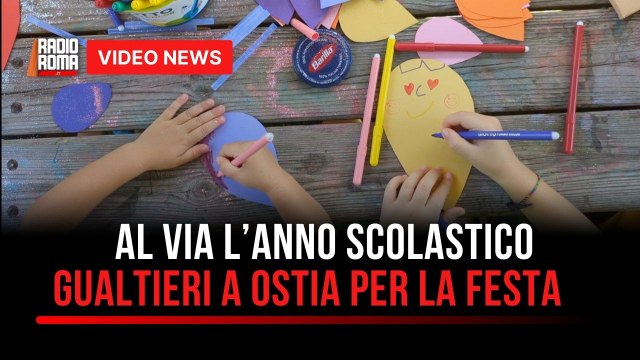 Ostia, Gualtieri alla festa dei bimbi per l'apertura dell'anno scolastico. Protesta delle precarie No al concorso