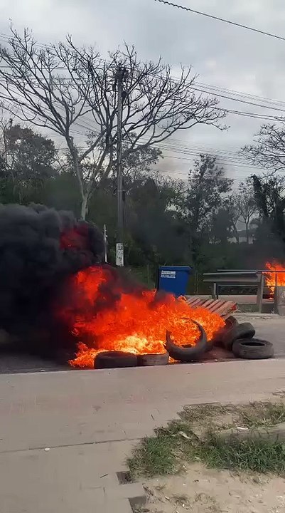 Manifestação no Brejaru, divisa entre Palhoça e São José