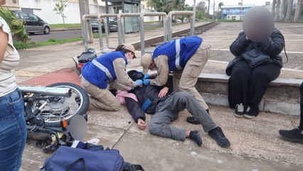 Acidente na Rua Natal: colisão entre três veículos deixa motociclista ferido