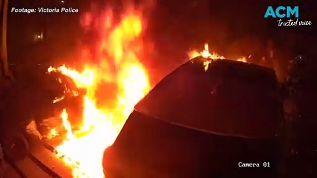 Victoria Police hunt for arsonists after string of fires