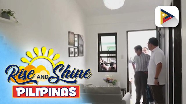 PBBM, pinangunahan ang pamimigay ng bagong housing units sa San Pablo City, Laguna para sa mga apektado ng PNR South Long Haul | Gab Villegas