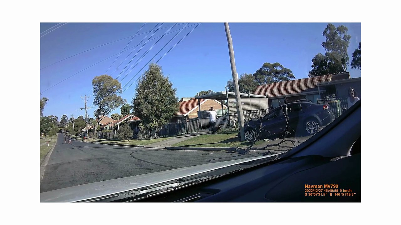 WATCH: A passing driver captured the crash on Skitch Street in Wodonga on December 27, 2022