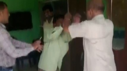 Video: टीचर ने प्रिंसिपल को मारा थप्पड़