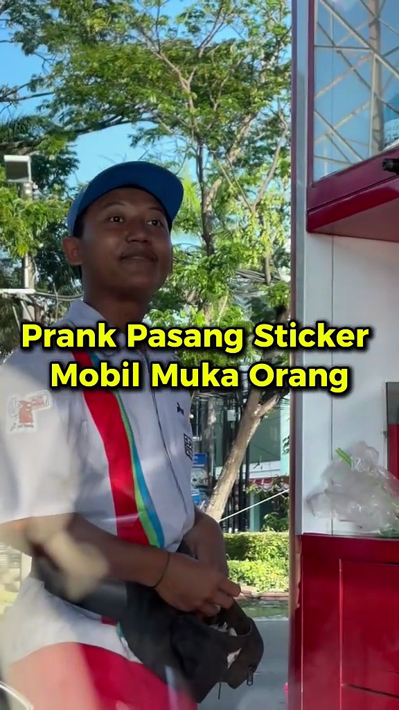  Prank pasang stiker mobil muka orang
