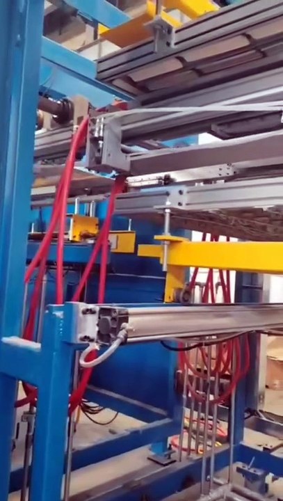 Línea de producción de refrigeradores usados, línea de formación al vacío de múltiples estaciones usada para gabinetes y revestimientos de puertas,