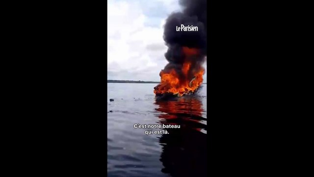 Brésil : un bateau de touristes prend feu
