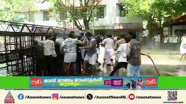 പൊലീസ് ഭീകരതയിൽ പ്രതിഷേധിച്ച് കൊച്ചിയിൽ കമ്മീഷണർ ഓഫീസിലേക്ക് KSU മാർച്ച്