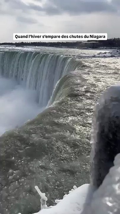 Un spectacle hivernal à couper le souffle ❄️🌊