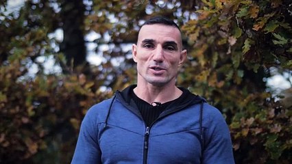 Major Gérald remercie l’ancien adjudant légionnaire Thomas Gast