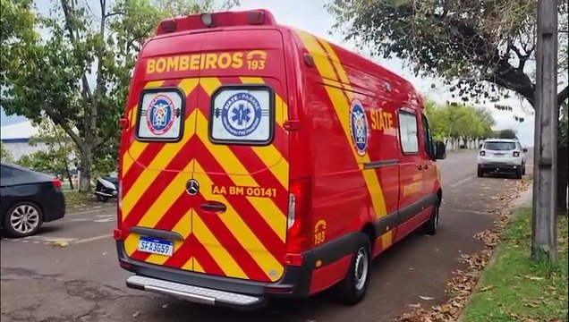 Garupa de moto fica ferida após colisão com carro no Bairro Neva