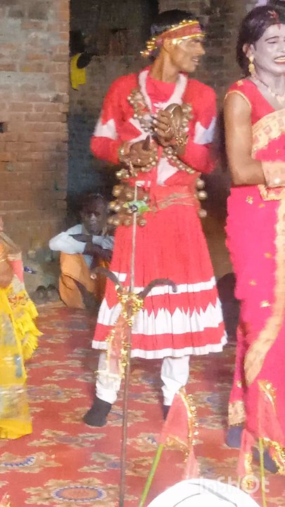 कुछ नीचे को विछ्हाय ले // #मस्ती #मस्ती_के_गीत #dance #comedyshorts
