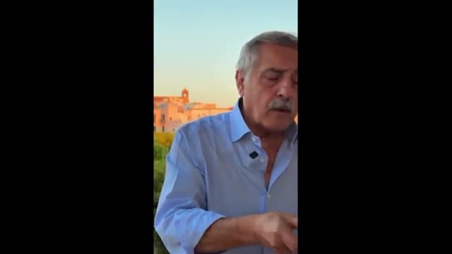 Magistà e le cozze di Taranto: «Non ho mai detto che non si possono mangiare. Ecco, me le mangio e fatelo pure voi»