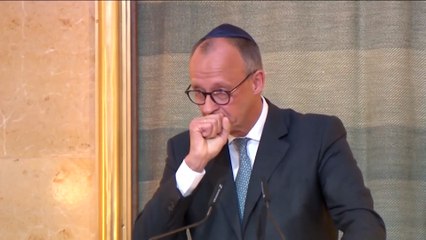 El canciller alemán Merz se emociona recordando la monstruosidad del Holocausto