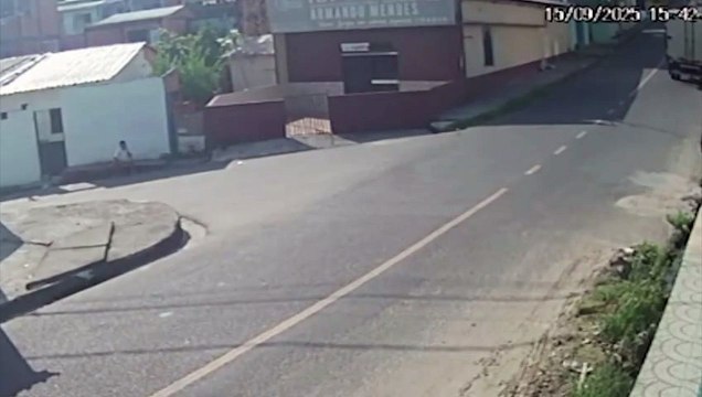 Imagens fortes: Vídeo mostra momento de grave acidente que vitimou motociclista