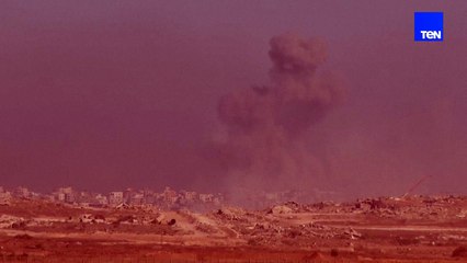 تصاعد أدخنة في سماء مدينة غزة مع اشتداد وتيرة الغارات الإسرائيلية
