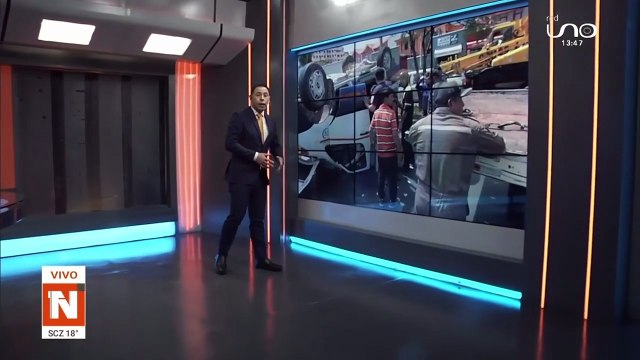 Ambulancia vuelca tras impactar con vehículo particular en Cochabamba