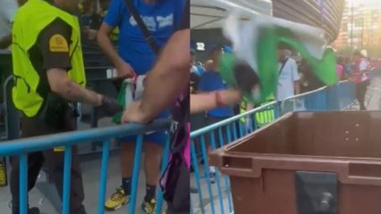 Retiran una bandera de Palestina a un aficionado del Olympique de Marsella