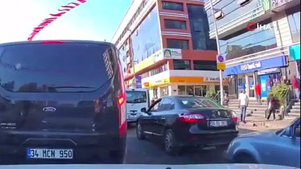İstanbul'da eşkiyalar yol kesip münibüsçüyü dövdü!