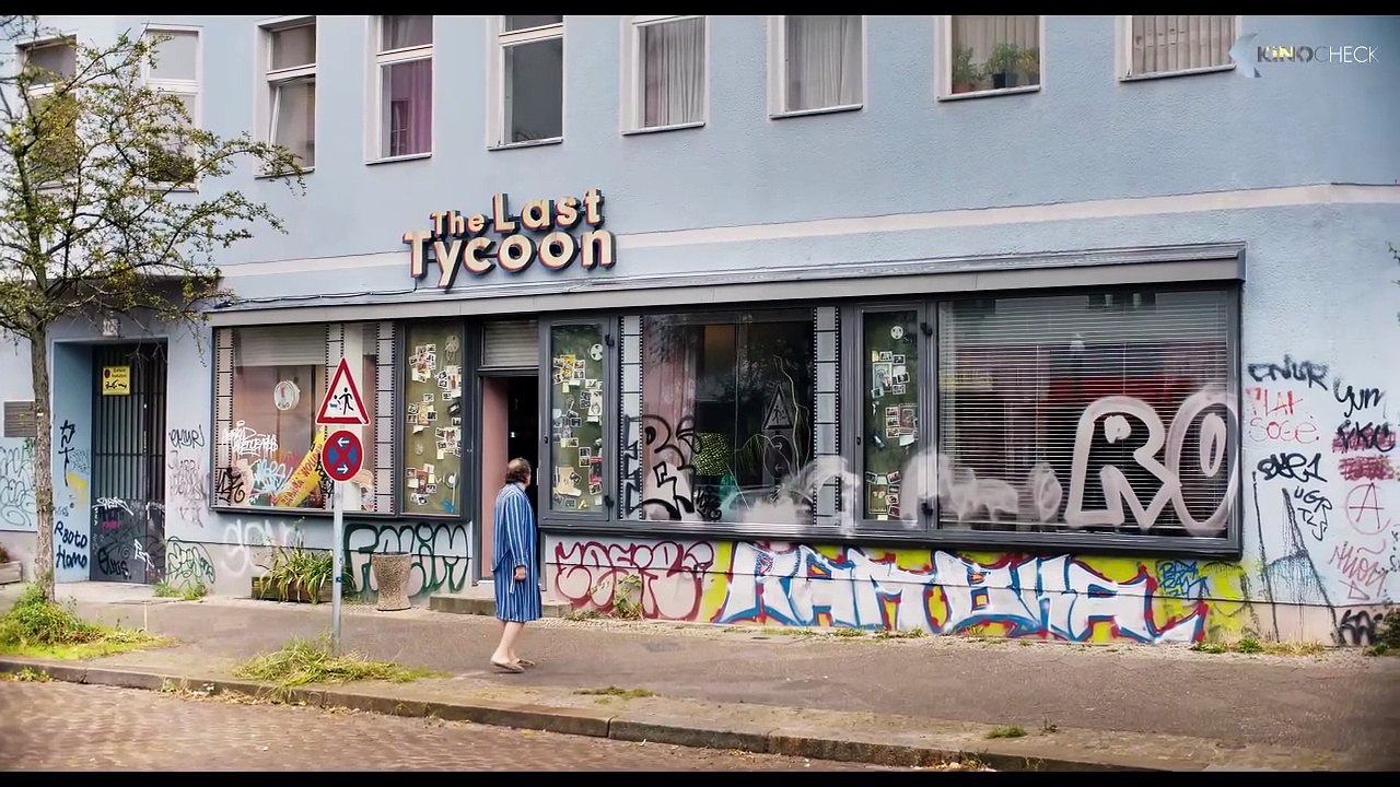 Der Held vom Bahnhof Friedrichstraße | movie | 2025 | Official Clip