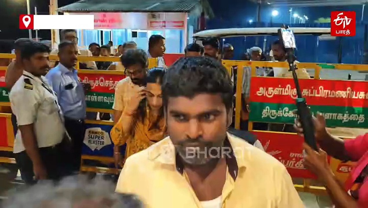 திருச்செந்தூர் முருகன் கோயிலில் ஐஸ்வர்யா ரஜினிகாந்த் சாமி தரிசனம்!