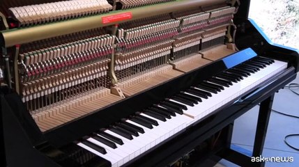 Forze invisibili e caso, le installazioni cinetiche di Yuko Mohri