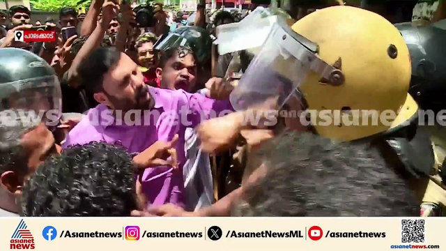 പാലക്കാട് KSU പ്രതിഷേധം അക്രമാസക്തമായി; വനിതാ പ്രവർത്തകരെ ഉൾപ്പെടെ പൊലീസ് അറസ്റ്റ് ചെയ്തുനീക്കി