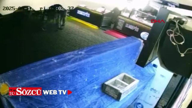 Beşiktaş'ta yürürken çarpışan grubun tekme ve yumruklu kavgası kamerada: 5 gözaltı