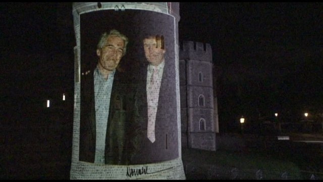 Gb, proiettate foto di Trump con Epstein su mura del Castello di Windsor