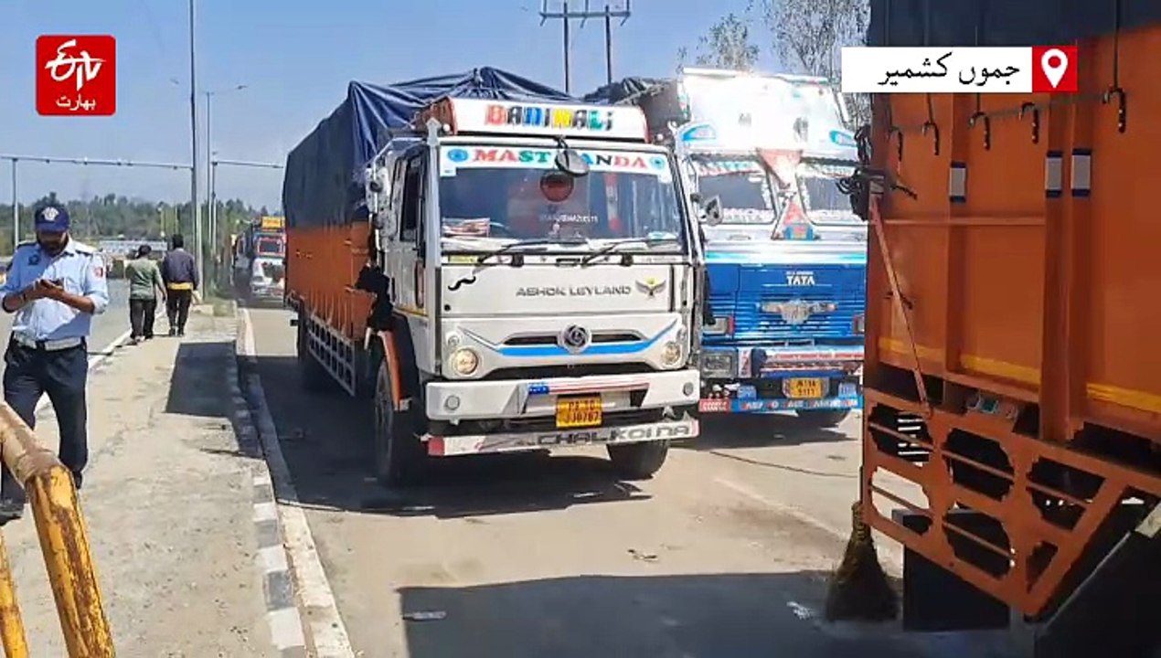 سرینگر جموں ہائی وے بحال؛ ڈرائیوروں، کسانوں نے لی راحت کی سانس