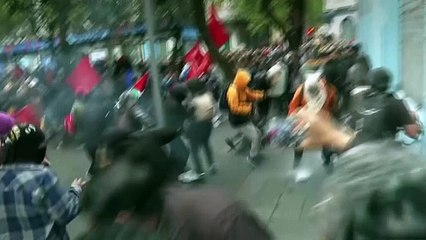 Demonstranten und Polizei prallen in Quito wegen Kürzung der Treibstoffsubventionen aufeinander