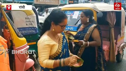 विश्वकर्मा पूजा पर पिंक ऑटो ड्राइवर महिलाओं ने की विशेष पूजा, कहा– यही हमारा सहारा, यही रोजगार