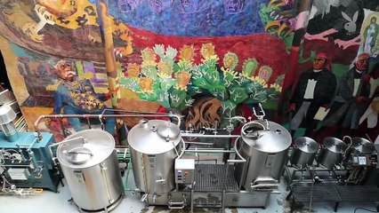 PLAYBOY BACKSTAGE: VISITANDO LA CERVECERÍA CRUCRU