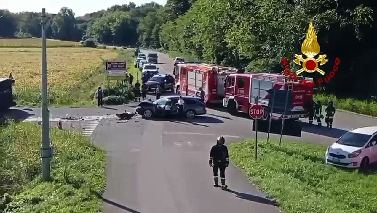 Udine, incidente scuolabus con 30 bimbi a bordo: l'intervento dei vigili del fuoco