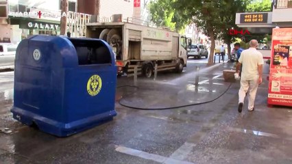 İzmir Buca'da eylem sona erdi: İlçedeki çöpler toplanıyor